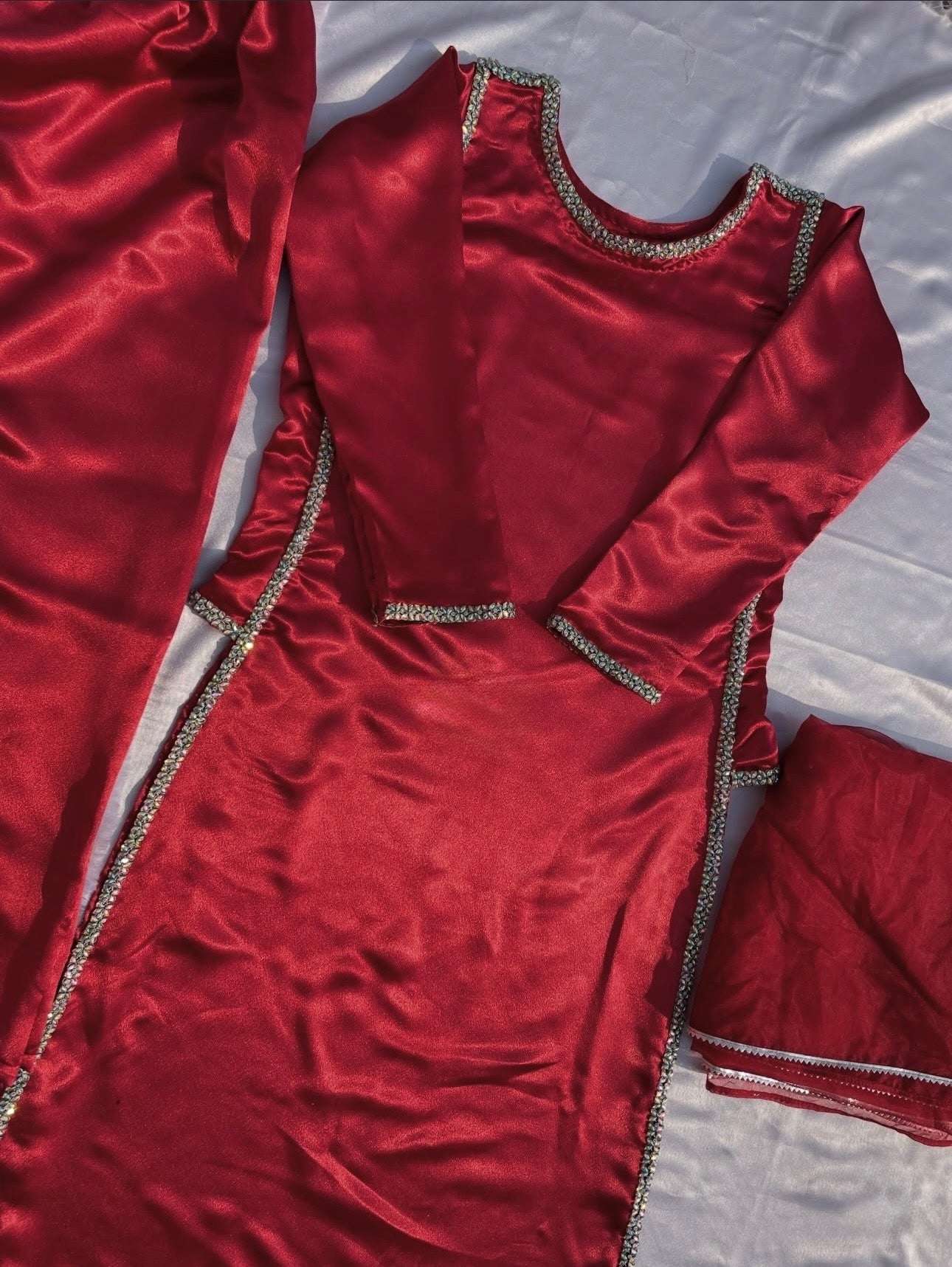 Hania Aamir Inspired Viral Suit Set With Dupatta – Perfect for Eid Glam