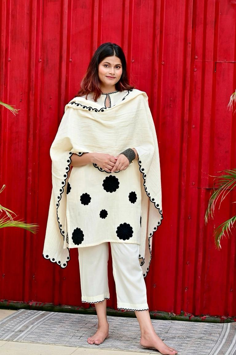Cotton Short kurta with low slits and inner lining with black floral patch work