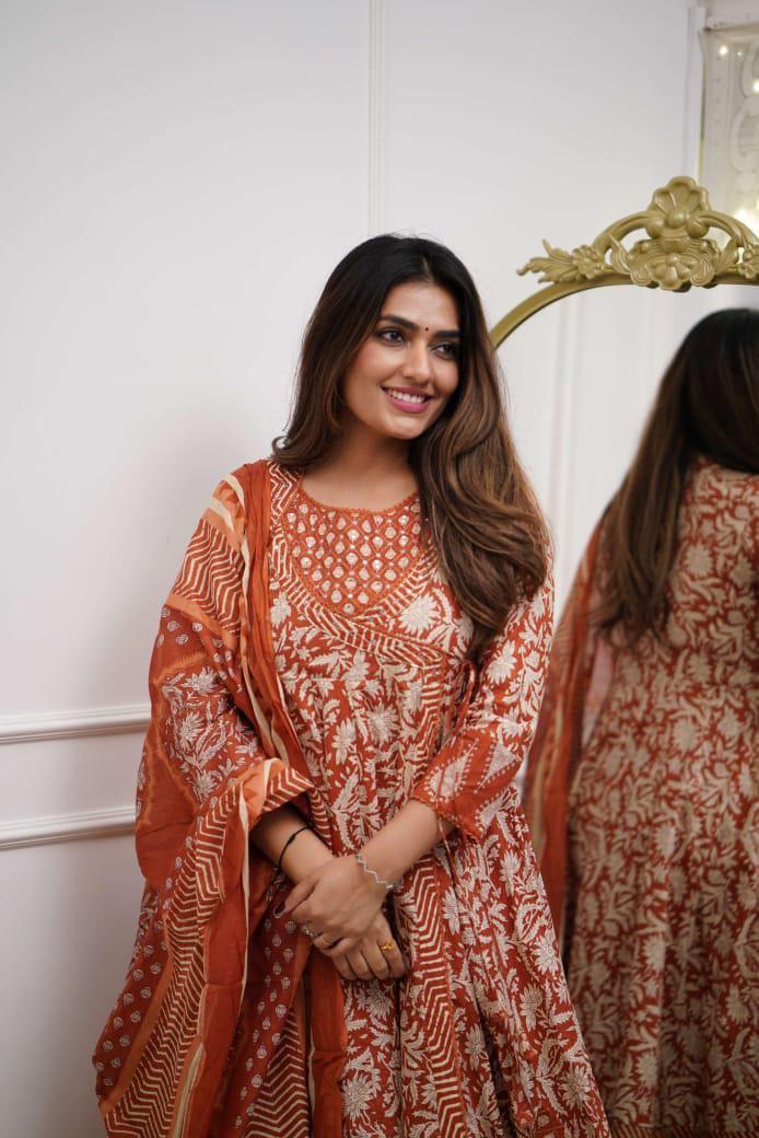 Women Floral Printed Cotton Kurta with pant and mulmul Dupatta set