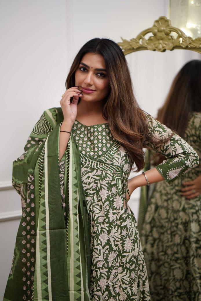Women Floral Printed Cotton Kurta with pant and mulmul Dupatta set