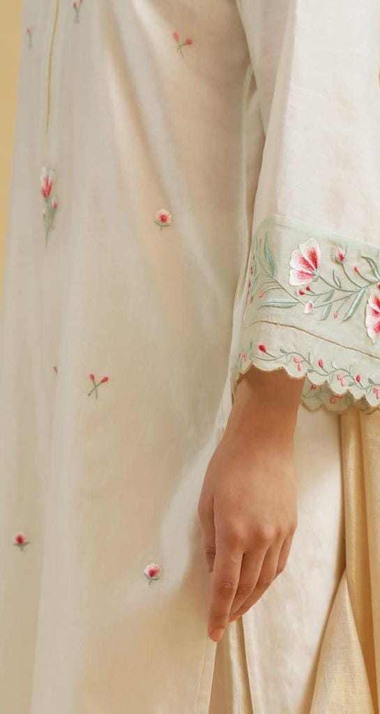 Women Floral Embroidered Regular Pure Cotton Kurta with Trousers